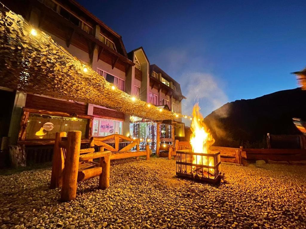 سان كارلوس دي باريلوتشي Hosteria De La Villa - Moonski المظهر الخارجي الصورة